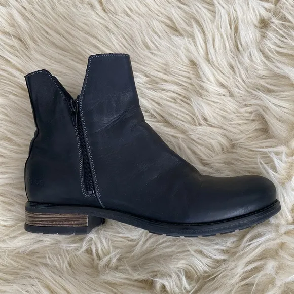 Taos Footwear Black Ankle Boots Comfort sz 10 Boho Moto