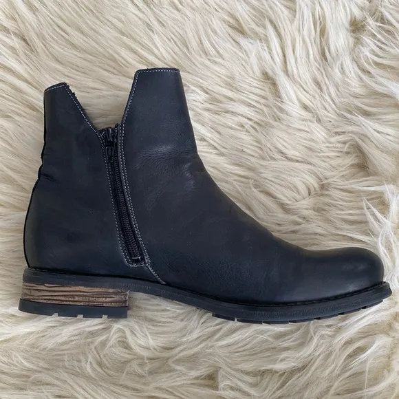 Taos Footwear Black Ankle Boots Comfort sz 10 Boho Moto
