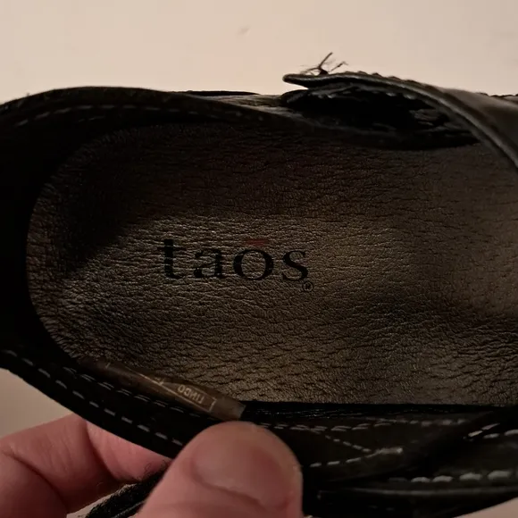 Taos Shoes Women's 39 8/8.5 Black Leather Mary Jane Academia Minimalist Office