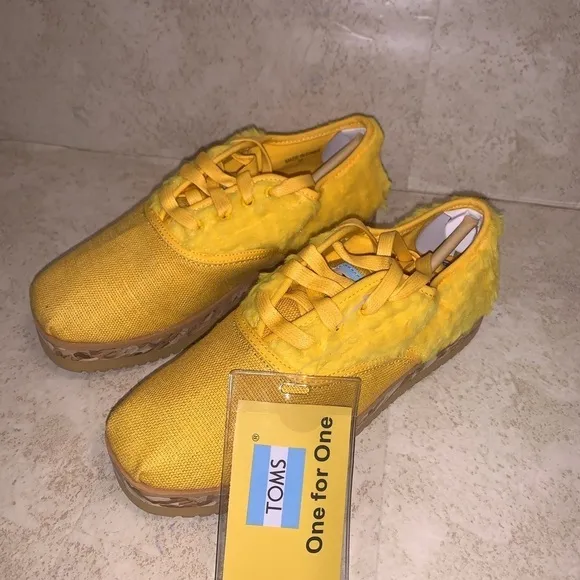 Toms Limited Edition Rare Yellow Big Bird Sesame Street Sneakers Size 6