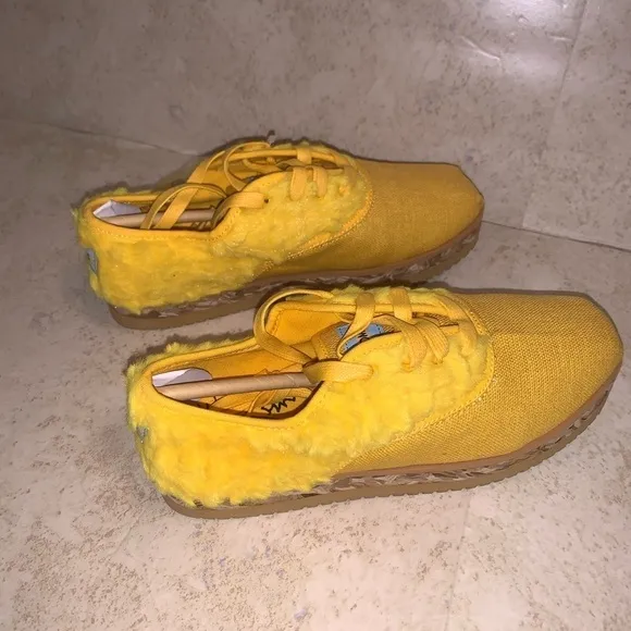 Toms Limited Edition Rare Yellow Big Bird Sesame Street Sneakers Size 6
