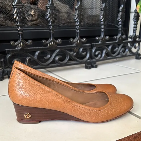Tory Burch Annalise wedge heel Tan with rounded toe minimalist design 7 M