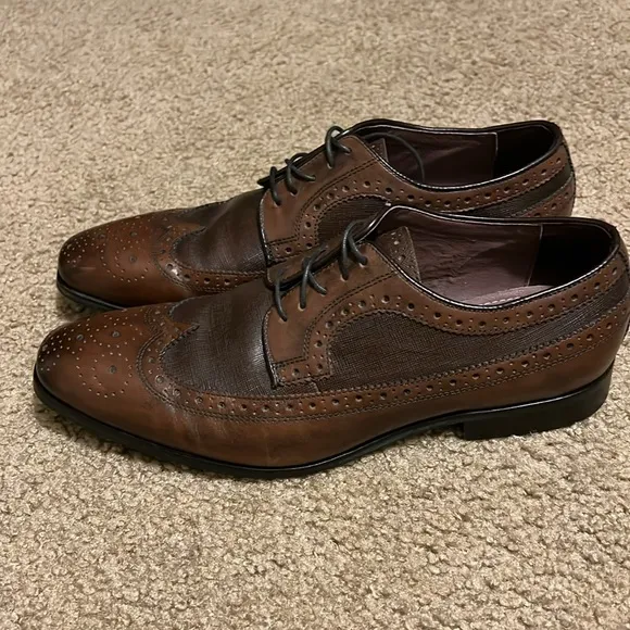 Two-tone Brown Wingtip Dress Shoes