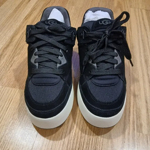 UGG GoldencushComfort/Lifestyle Athletic/Chunky Shoes Size 8.5 for Women