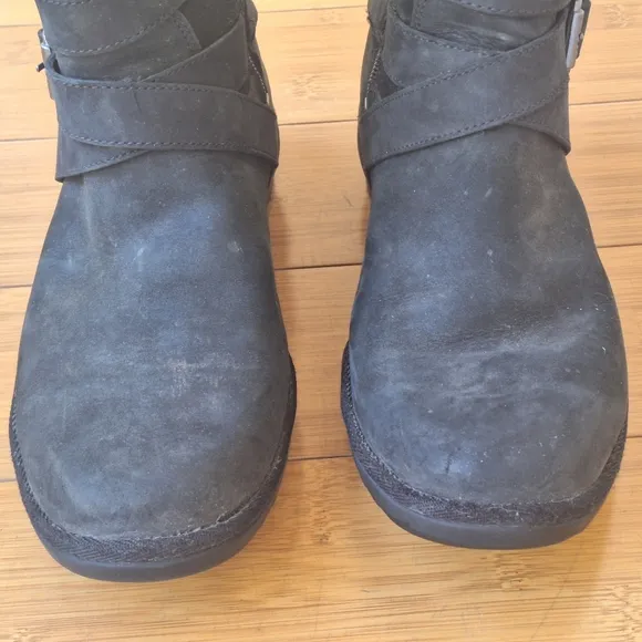 UGG Lorna Moto Boho Buckle Detailed Zip Boots 6.5 Black Waterproof Leather EUC