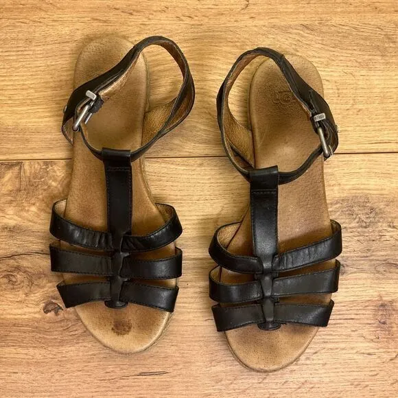 UGG Womens Lanette Sandals Size 8 Black Leather Summer Spring Break‎ Vacation