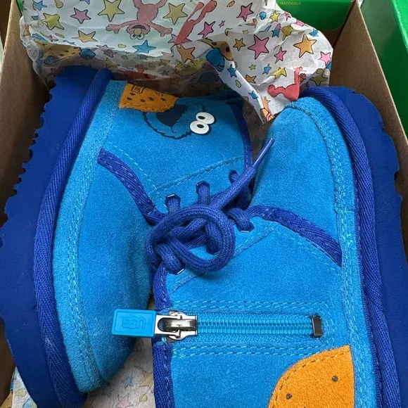 UGG x Sesame Street Kids Shoes - Blue and Red Elmo Cookie Monster boots size 8