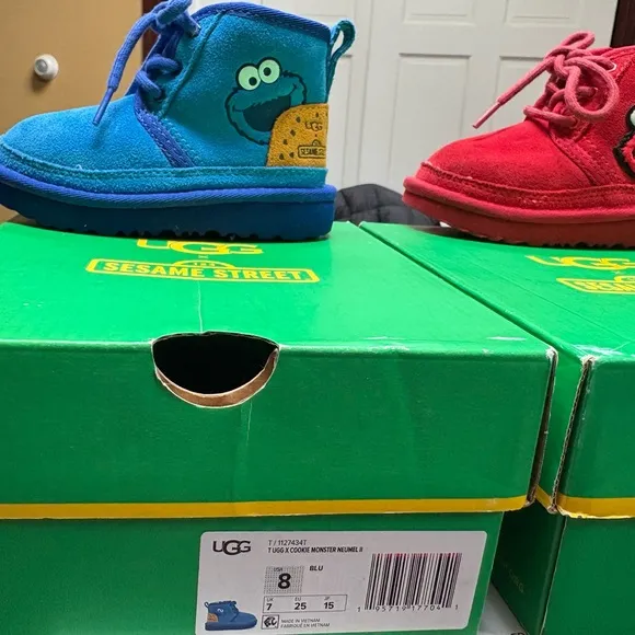 UGG x Sesame Street Kids Shoes - Blue and Red Elmo Cookie Monster boots size 8