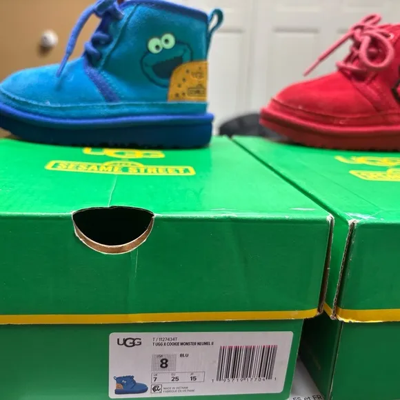 UGG x Sesame Street Kids Shoes - Blue and Red Elmo Cookie Monster boots size 8