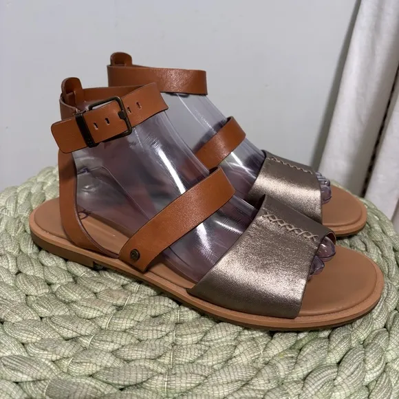 UGG Zahara Chestnut Metallic Gold Leather Stappy Ankle Strap Flat Sandals