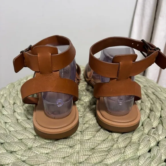 UGG Zahara Chestnut Metallic Gold Leather Stappy Ankle Strap Flat Sandals