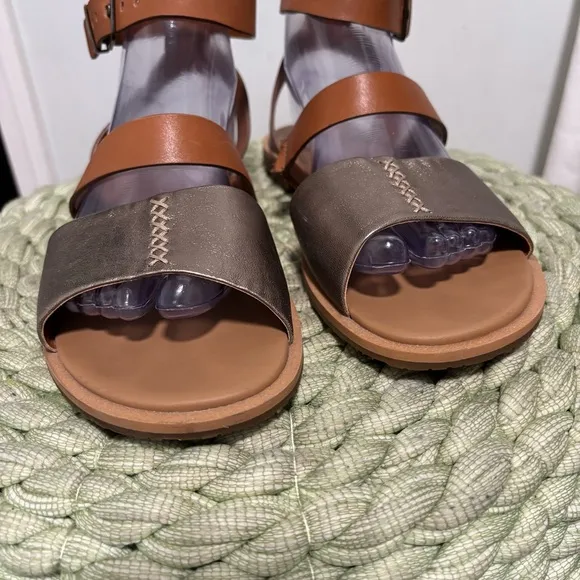 UGG Zahara Chestnut Metallic Gold Leather Stappy Ankle Strap Flat Sandals