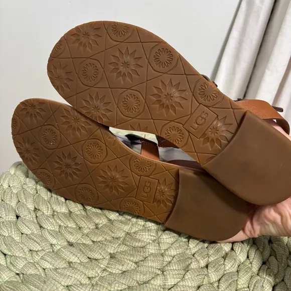 UGG Zahara Chestnut Metallic Gold Leather Stappy Ankle Strap Flat Sandals