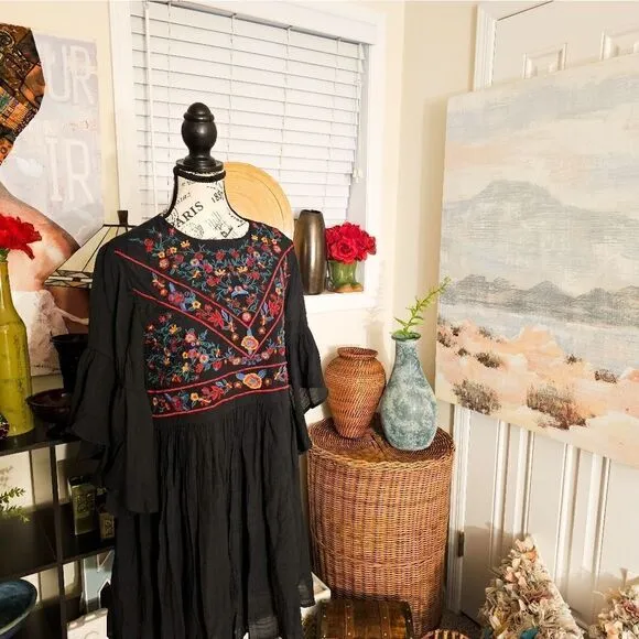 Umgee USA Rayon Blend Embroidered Babydoll Boho Dress. M fit