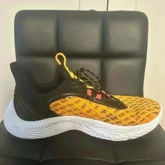 Under Armour Curry 9 Street Sesame Street Size M 13.5 W 15 Yellow Black Sneakers