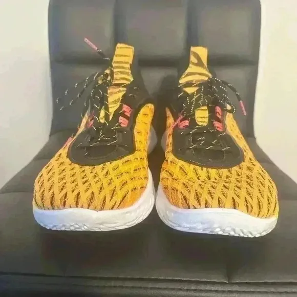 Under Armour Curry 9 Street Sesame Street Size M 13.5 W 15 Yellow Black Sneakers
