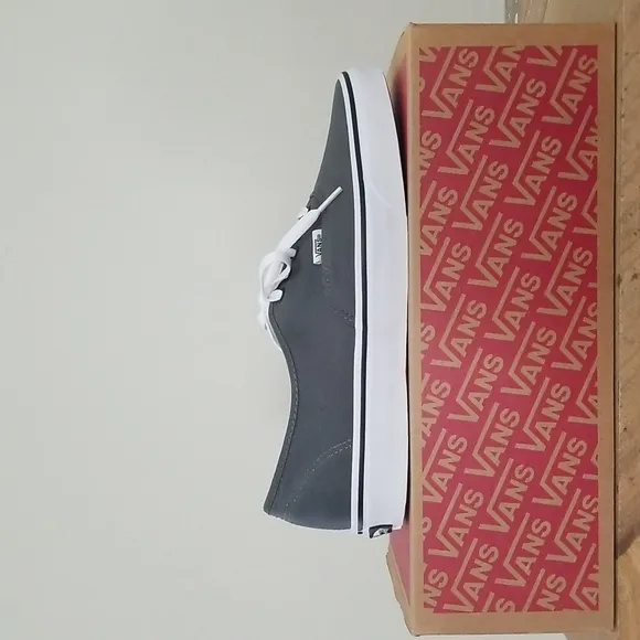 VANS Authentic Shoe sz 11.5 NWT