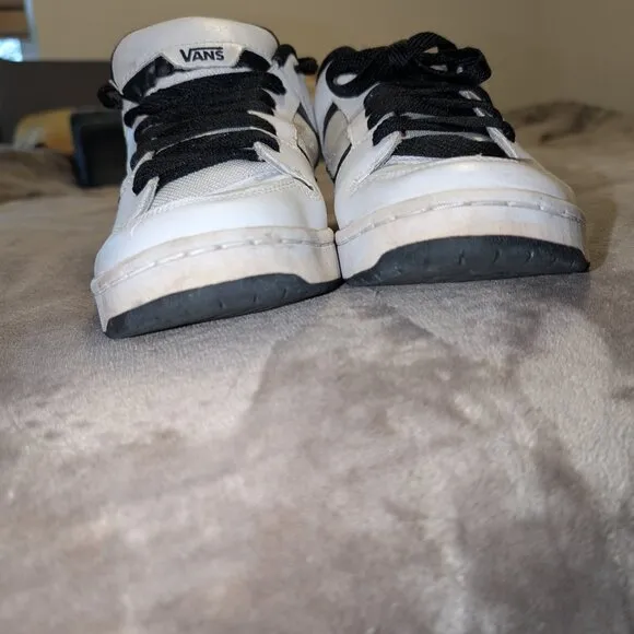 Vans Docket White/Black Leather Shoes Men's Size 10