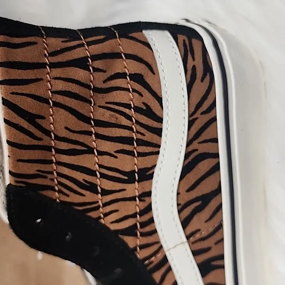 Vans Hi top 10.5 women sk8-hi 38 decons
