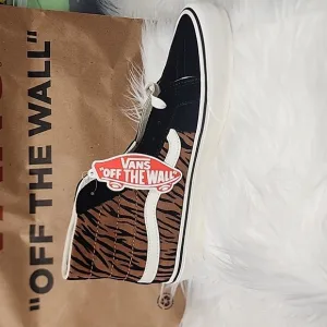 Vans Hi top 10.5 women sk8-hi 38 decons