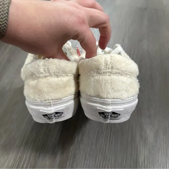 Vans Old Skool Sherpa Low Top Sneakers in Cream‎ Size 6