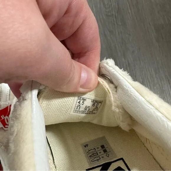 Vans Old Skool Sherpa Low Top Sneakers in Cream‎ Size 6