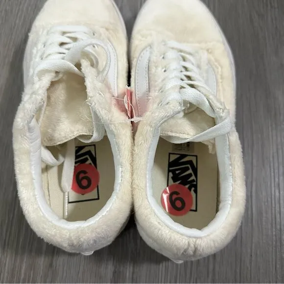 Vans Old Skool Sherpa Low Top Sneakers in Cream‎ Size 6