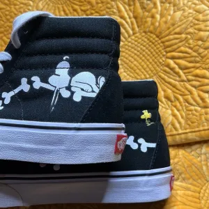 Vans Peanuts Snoopy with Woodstock hi top sneaker 2017