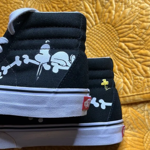 Vans Peanuts Snoopy with Woodstock hi top sneaker 2017