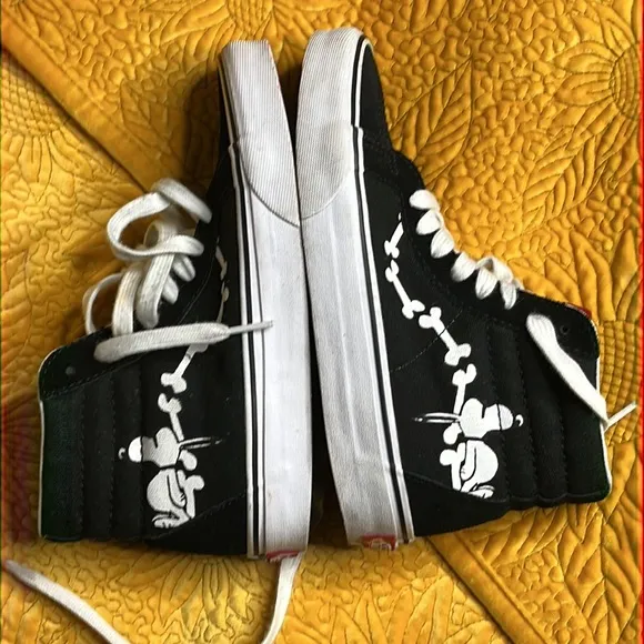 Vans Peanuts Snoopy with Woodstock hi top sneaker 2017