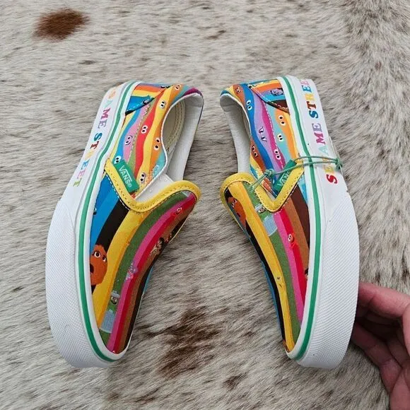 Vans Sesame Street Boys Girls Slip-on Sneakers Shoes Multicolor Size 1 NEW