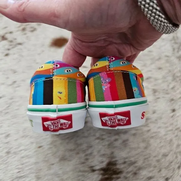 Vans Sesame Street Boys Girls Slip-on Sneakers Shoes Multicolor Size 1 NEW