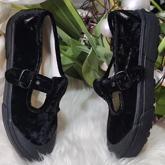 VANS Style 93 Crushed Velvet Women Shoes (black)size8 New