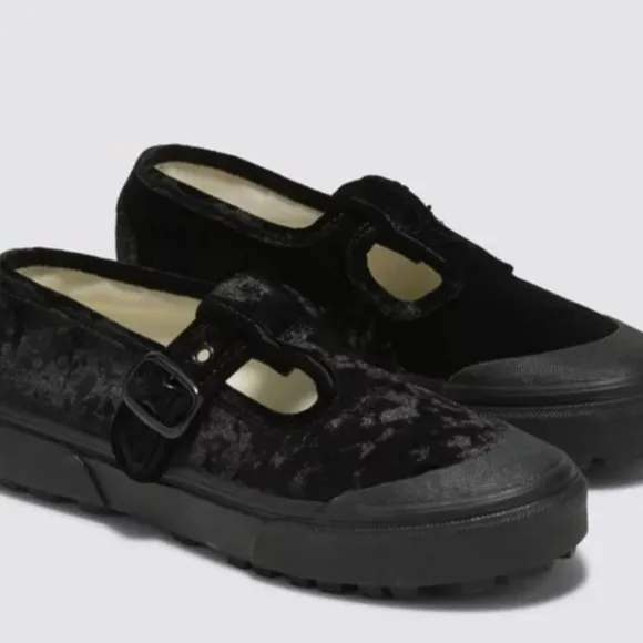 VANS Style 93 Crushed Velvet Women Shoes (black)size8 New