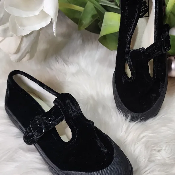 VANS Style 93 Crushed Velvet Women Shoes (black)size8 New