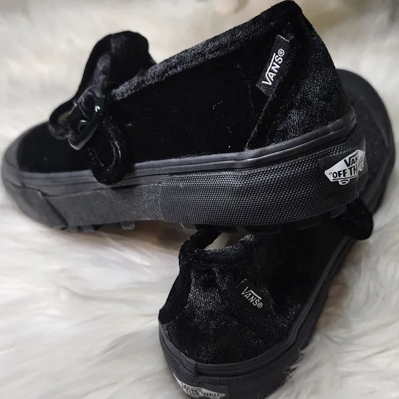 VANS Style 93 Crushed Velvet Women Shoes (black)size8 New