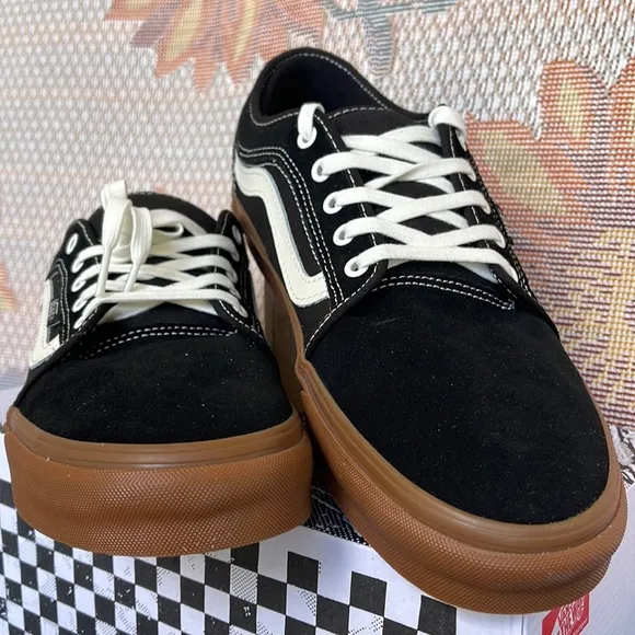 Vans WMNS Chukka Low SidetripeBlack/GumVN0A5KQZB9M Snickers