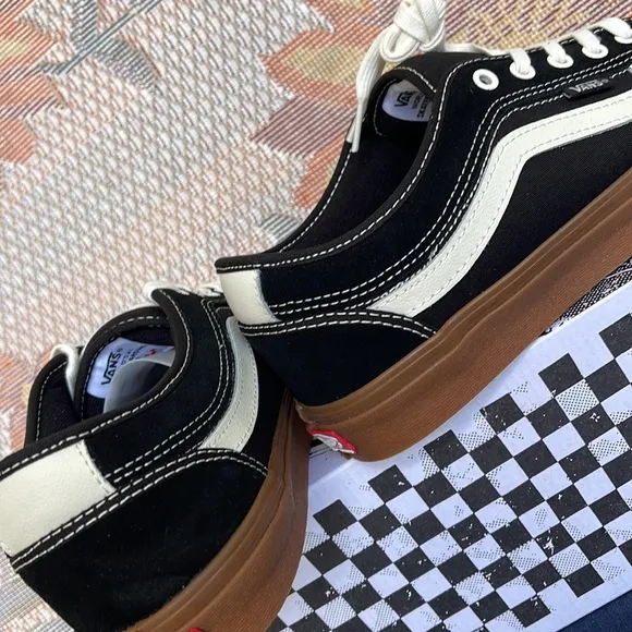 Vans WMNS Chukka Low SidetripeBlack/GumVN0A5KQZB9M Snickers