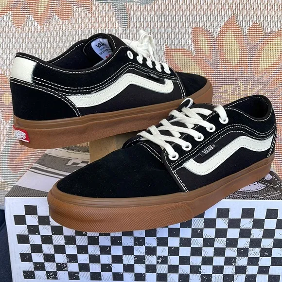 Vans WMNS Chukka Low SidetripeBlack/GumVN0A5KQZB9M Snickers