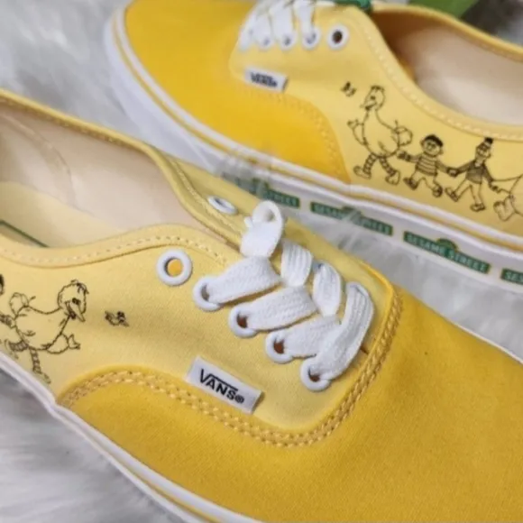 Vans x Sesame Street Authentic Shoes 'Yellow new