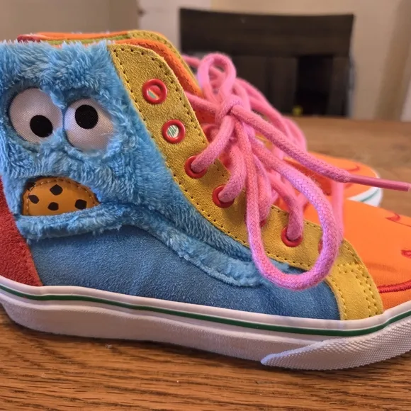 VANS X Sesame Street Hi Top Youth Sz 2 Cookie Monster Sneakers Shoes Elmo Kids