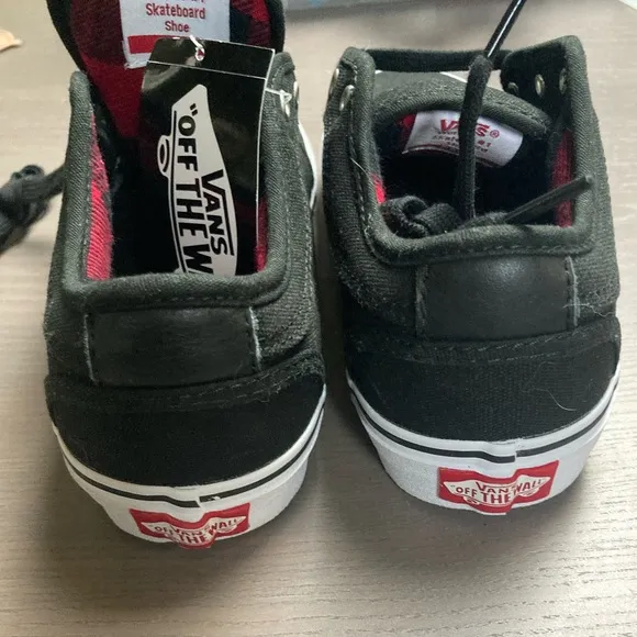 Vans Youth Skate Chukka Low Shoes in Black