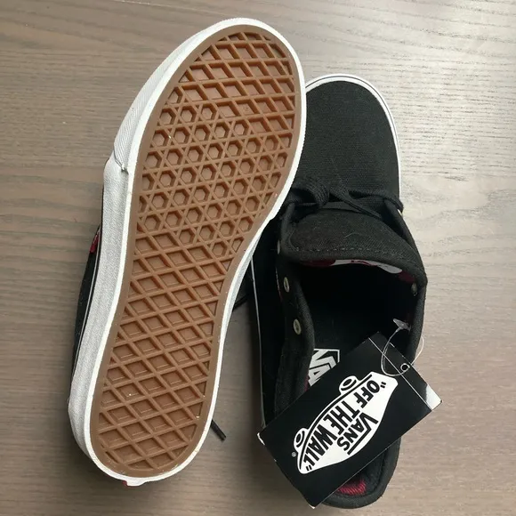 Vans Youth Skate Chukka Low Shoes in Black
