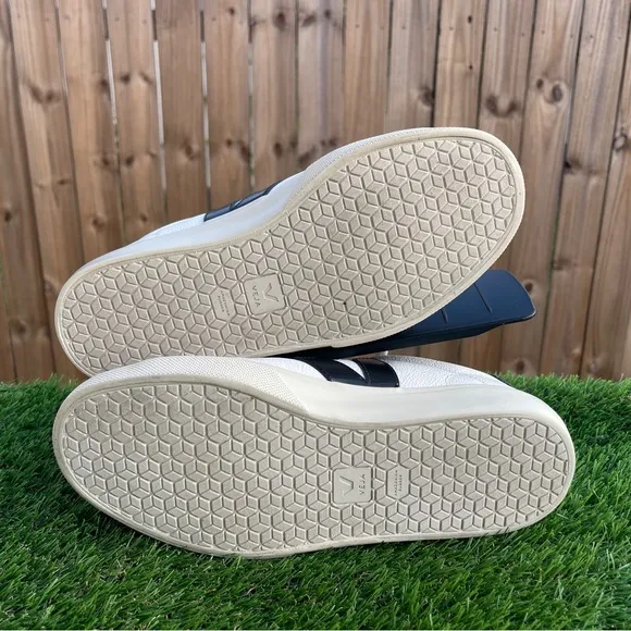 Veja Campo White/Black Leather Size 8M/9.5W