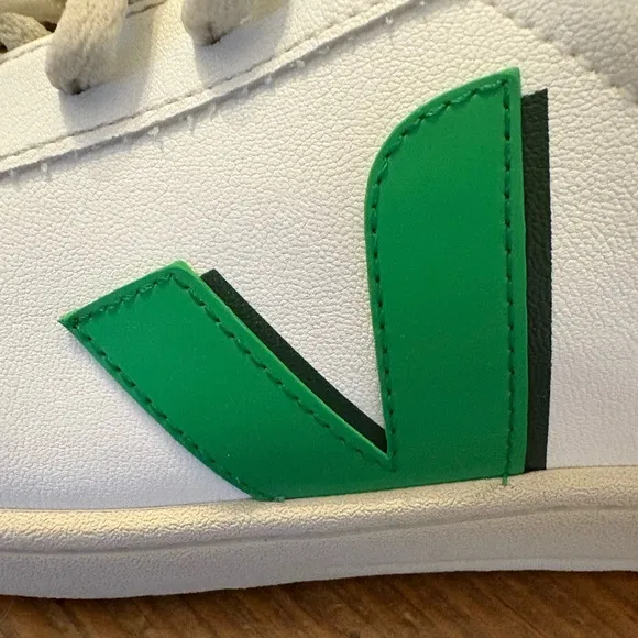 Veja Men’s V-12 Low Top Sneaker Green Logo 10 US 43 Athletic Shoes Lace Up