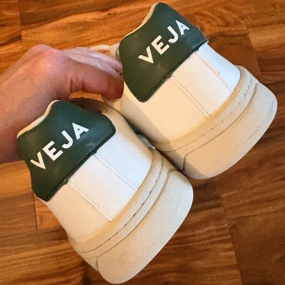 Veja Men’s V-12 Low Top Sneaker Green Logo 10 US 43 Athletic Shoes Lace Up