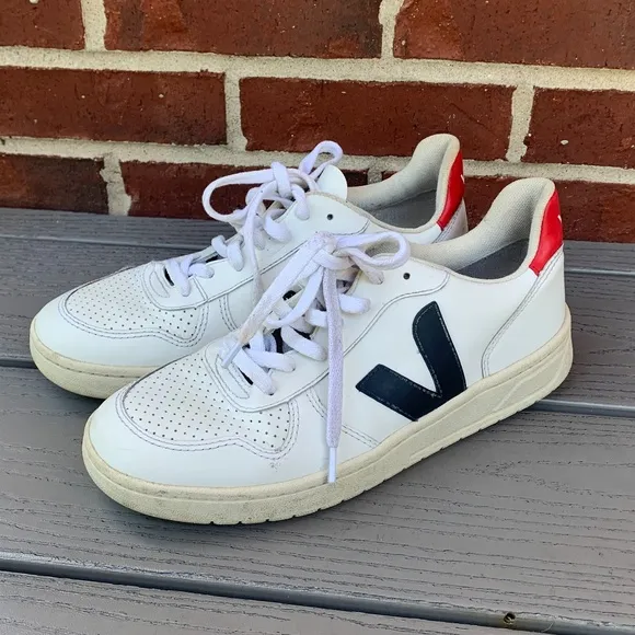 Veja V-10 Sneaker, Mens, 41/8