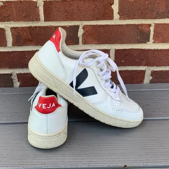 Veja V-10 Sneaker, Mens, 41/8