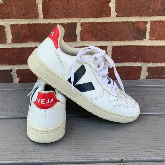 Veja V-10 Sneaker, Mens, 41/8