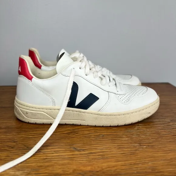 VEJA V-12 Shoes Womens 40 (9) • White Sable Leather Lace Up Low Retro Sneaker.